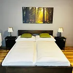 Affittacamere Penzion, Restaurant Gloria 3*