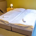 Affittacamere Penzion, Restaurant Gloria 3*